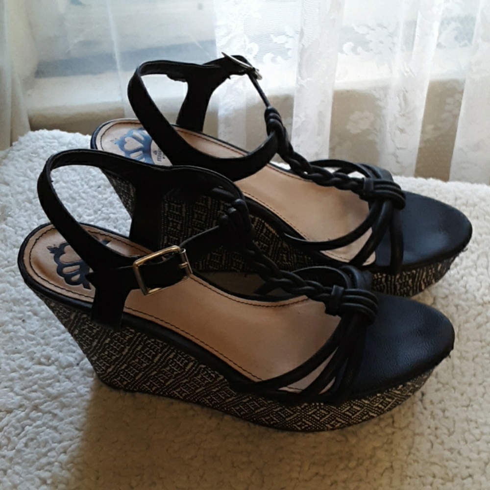 Fergalicious By Fergie Black Wedge Sandals Sz 10